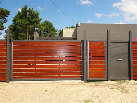 casas con portones bonitos|portón de casa moderno.